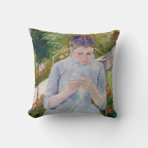 Cojín Decorativo Niña en el jardín, Mary Cassatt