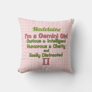 Cojín Decorativo Niña Gemini Zodiac rosa y verde con nombre