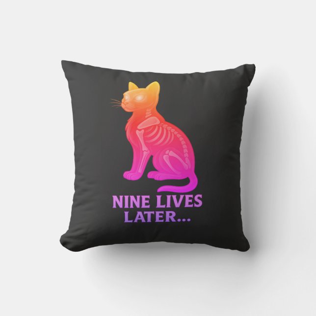 Cojín Decorativo Nine Lives Later – Funny Cat T-Shirt (Anverso)