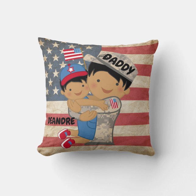 Cojín Decorativo Niño, hijo, abrazar al soldado papá Pillow (Anverso)