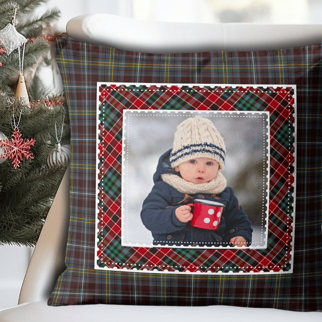 Cojín Decorativo Niños con foto de festividades rusticas en festivi (Rustic Plaid Holiday Photo Kids Throw Pillow)