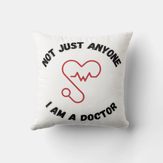 Cojín Decorativo No soy cualquier persona – Almohadón de médico
