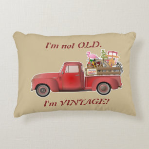 Cojín Decorativo No soy viejo. ¡Soy Vintage! Pequeño Camión Rojo