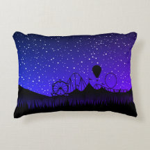 Noche de carnaval paseo en la feria de verano azul