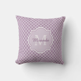 Cojín Decorativo Nombre con monograma púrpura de Quatrefoil de la