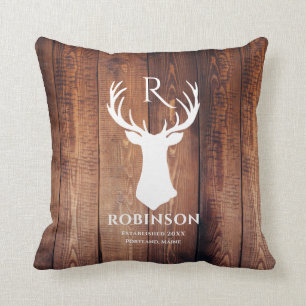 Cojín Decorativo Nombre de familia rusa Monograma Deer de madera An