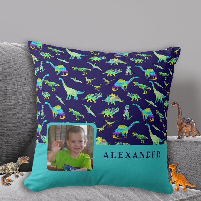 Cojín Decorativo Nombre de foto de dinosaurio personalizado azul (Colorful dinosaur boys personalized photo and name navy blue pillow Cute dino home decor for kids)