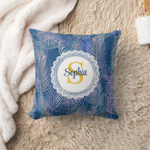 Cojín Decorativo Nombre de monograma de hoja de palma azul y púrpur