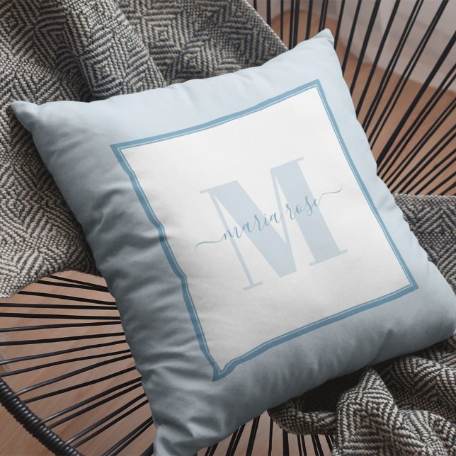 Cojín Decorativo Nombre de monograma de Personalizado simple azul (Blue monogram throw pillow)