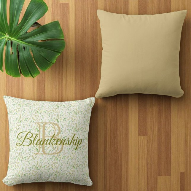 Cojín Decorativo Nombre de monograma personalizado Patrón Fern Sóli (front monogram and back solid color throw pillow)