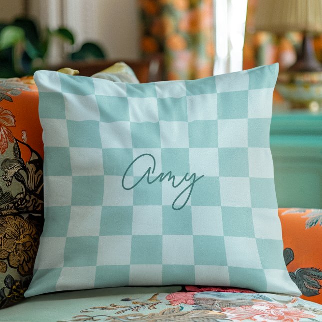 Cojín Decorativo Nombre de Monoline de los cheques verde azulados (Teal Checkers Monoline Name Throw Pillow)