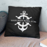 Cojín Decorativo Nombre del barco moderno Anclaje de rueda Nautical<br><div class="desc">almohada náutica lanzada en bote leyendo el nombre de tu bote personalizado rodeada por un pozo de barco y anclada en negro.</div>