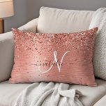 Cojín Decorativo Nombre del monograma del Purpurina Metalizado cepi<br><div class="desc">Personaliza fácilmente este diseño de almohadas de acento de moda a la moda con un purpurina brillante de oro rosa en un fondo metálico rosa de color dorado.</div>
