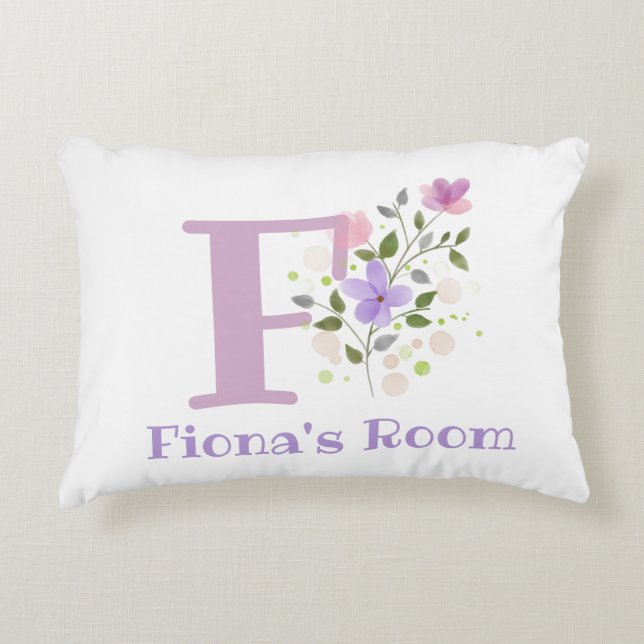 Cojín Decorativo Nombre e inicial en un diseño floral. Bonito (Anverso)