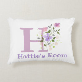 Cojín Decorativo Nombre e inicial en un diseño floral. Bonito