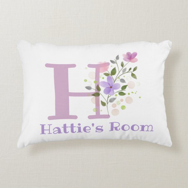 Cojín Decorativo Nombre e inicial en un diseño floral. Bonito (Anverso)