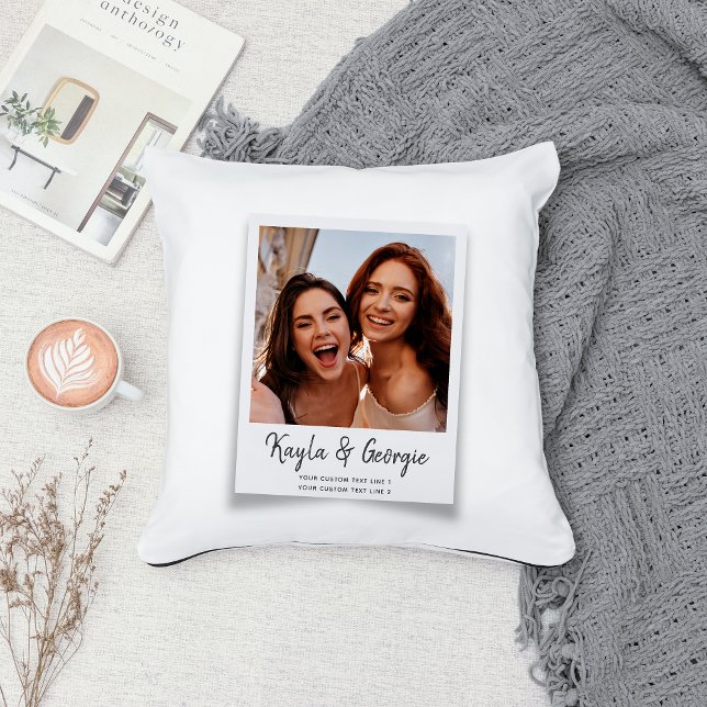 Cojín Decorativo Nombre personalizado Bestie Photo Friends Hermanas (Make friendship sparkle! This pillow is guaranteed to turn heads and steal the show on any couch.)