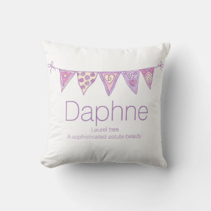 Cojín Decorativo Nombre personalizado Daphne bunting púrpura person