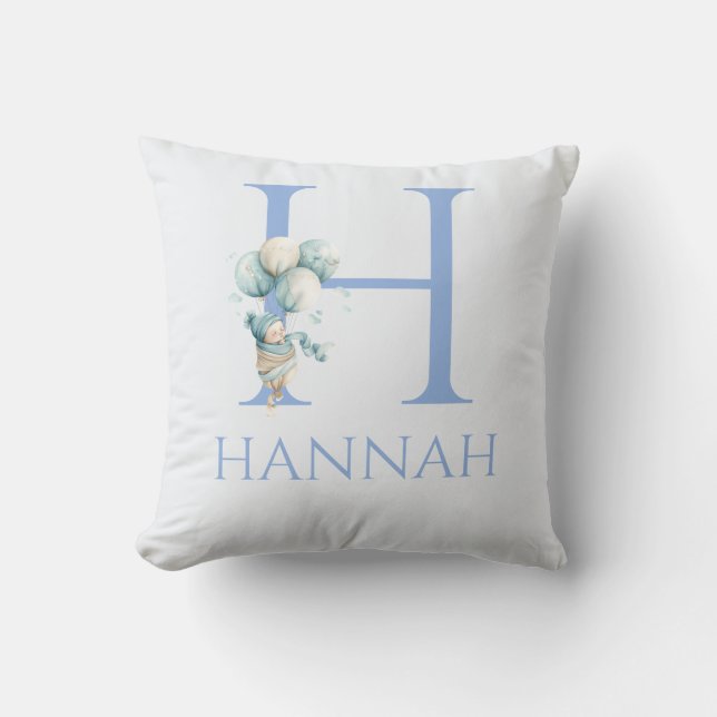 Cojín Decorativo Nombre personalizado de bebé flotando con globos (Anverso)