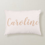 Cojín Decorativo Nombre personalizado de caligrafía Minimalista de<br><div class="desc">Diseño de nombre sencillo,  moderno y elegante personalizado con letras de melocotón sobre un fondo suave y ruidoso.</div>
