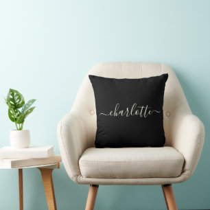 Cojín Decorativo Nombre personalizado de guión minimalista en negro