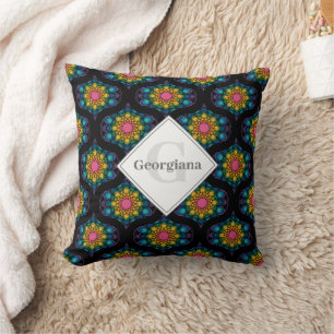Cojín Decorativo Nombre personalizado Fuente arcoíris floral Mid Mo