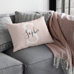 Cojín Decorativo Nombre personalizado moderno Monograma Pastel rosa<br><div class="desc">Nombre personalizado moderno Monograma Pastel rosa</div>