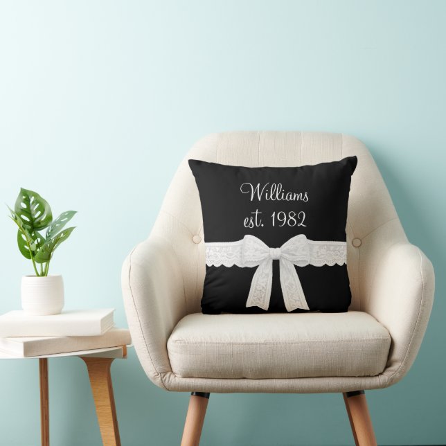 Cojín Decorativo Nombre y año de boda con lazo blanco (Silla)