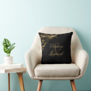 Cojín Decorativo Nombres de boda de damasco floral de oro negro vin