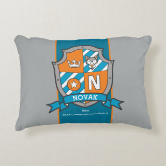 Cojín Decorativo Novak o letra N nombre a niños significa personali