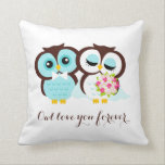 Cojín Decorativo Novia y búhos de Groom<br><div class="desc">La almohada de tiro adorable tiene un ilustracion lindo de dos búhadas y es perfecta para bodas o aniversarios. Personalízalo con la fecha,  los nombres o cualquier texto de su boda.</div>