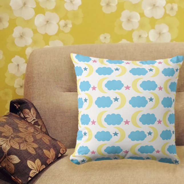 Cojín Decorativo Nubes lunares estrellas amarillas rosas azules (A pillow with a pattern of yellow moons, blue clouds, blue stars and pink stars!)
