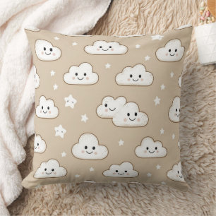 Cojín Decorativo Nubes y estrellas sonrientes Kawaii sobre beige