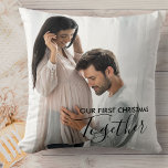 Cojín Decorativo Nuestra primera Navidad juntos Personalizado 2 Fot<br><div class="desc">Recuerda tu primera Navidad juntos como una pareja o familia con una almohada fotográfica personalizado. La plantilla de fotos está configurada para que añadas dos de tus imágenes favoritas, una en la parte delantera y otra en la parte posterior. El texto de la parte delantera dice "Nuestra primera Navidad juntos"...</div>