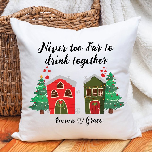 Cojín Decorativo Nunca Demasiado lejos para beber juntos | Navidade (Never Too Far To Drink Together | Bff Christmas Throw Pillow)