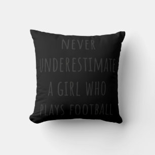 Cojín Decorativo Nunca Subestimes A Un Chica Que Juega Fútbol