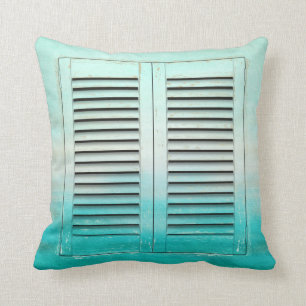 Cojín Decorativo Obturadores tropicales viejos de la ventana de los