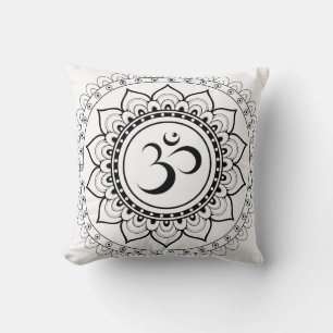 Cojín Decorativo Ohm Mandala Om Mandala Blanco y Negro