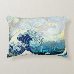 COJÍN DECORATIVO OLA DE KANAGAWA EN FONDO DE NOCHE ESTRELLADA