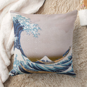Cojín Decorativo Ola de tsunami frente a Kanagawa Japón por Hokusai