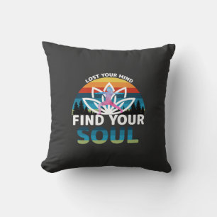Cojín Decorativo Olvida tu mente Encuentra tu alma - Yoga retro