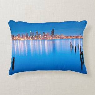 Cojín Decorativo Opinión azul de la hora de Seattle céntrica