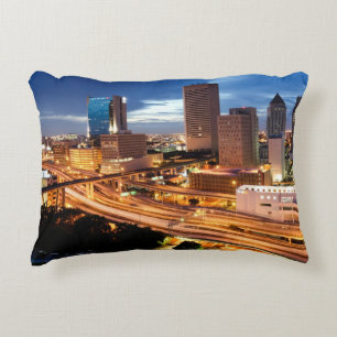 Cojín Decorativo Opinión céntrica de la ciudad