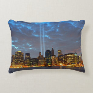 Cojín Decorativo Opinión del horizonte de la ciudad en noche