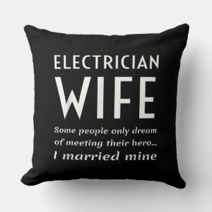 Cojín Decorativo Orgullosa Esposa Electricista De Una Cita Electric