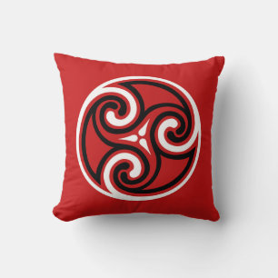 Cojín Decorativo Ornamento de Triskele Celta, rojo, negro y blanco
