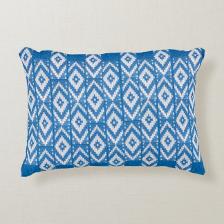 Cojín Decorativo ornamento étnico sobre la ropa de cama natural