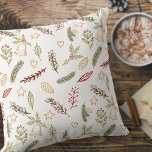 Cojín Decorativo Ornamentos de Navidad y patrón de vegetación festi<br><div class="desc">Decoración elegante y festiva que combina con gusto con la decoración de Navidades naturales y rústicos. El patrón incluye conos de pino y ramas de abetos, hueso y mistletoe, así como campanas de Navidades, estrellas y corazones. El diseño tiene una paleta de colores tradicional, de color rojo verde y dorado,...</div>