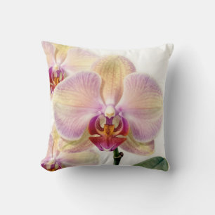 Cojín Decorativo Orquídea Morada Pastel Elegante en Flor