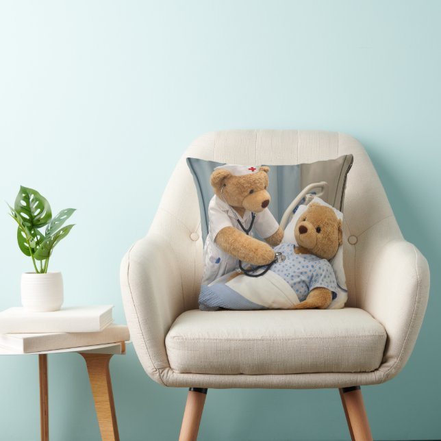 Cojín Decorativo Osa enfermera con estetoscopio  (Silla)
